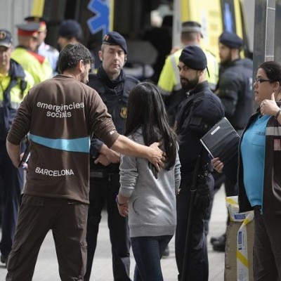  Con ballesta alumno mata a maestra y hiere a cuatro