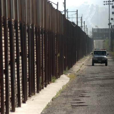  SRE pide investigar muerte de mexicano a manos de policías en El Paso