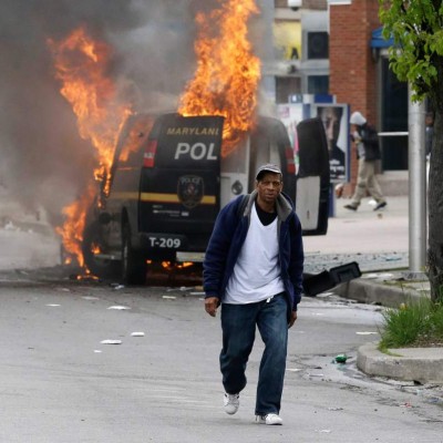 Baltimore amanece tomada por las fuerzas de seguridad