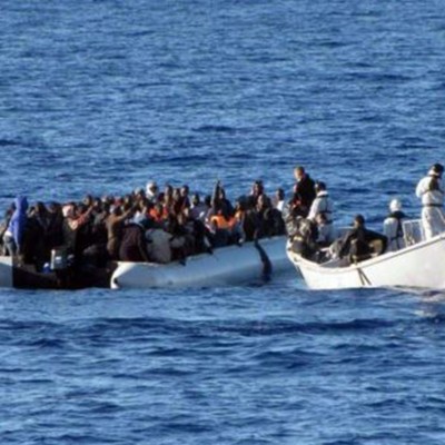 Temen hasta 900 muertos en barco hundido en Mediterráneo