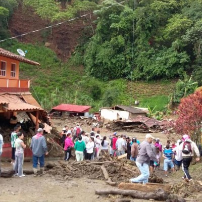  Avalancha en Colombia mata a 45