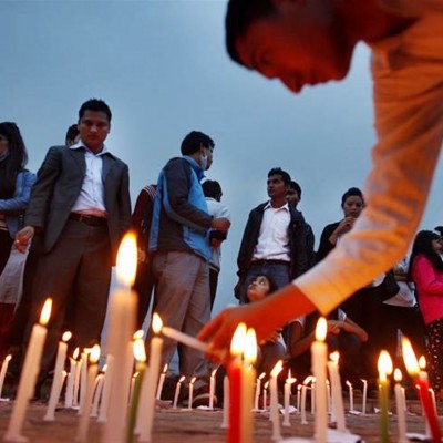 Sismo reciente en Nepal cobra la vida de 128 personas