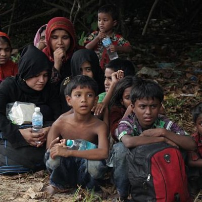  Rescatan a 2 mil migrantes asiáticos en aguas de Indonesia y Malasia
