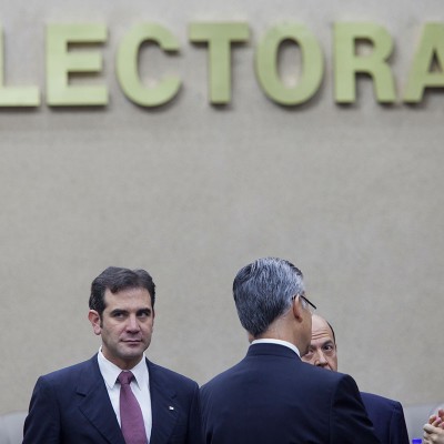  Líderes del Congreso arropan a titular de INE