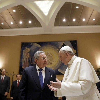 “Si sigue así, volveré a rezar”: Raul Castro