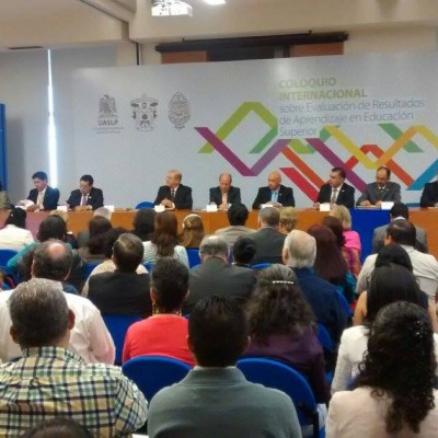  Inauguran coloquio internacional sobre educación