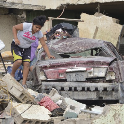  Recorre Peña Nieto zona devastada por tornado