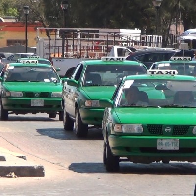  UNESTA lucra con concesiones de taxistas: Líder