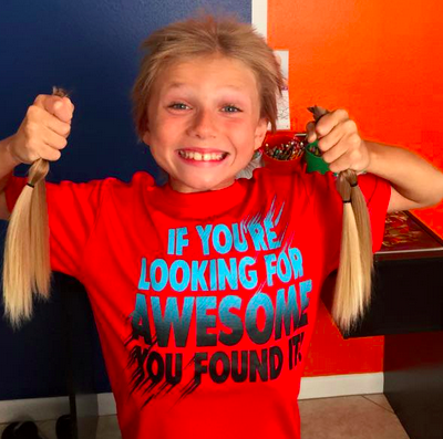  Niño se dejó crecer el pelo por 2 años para donarlo a pacientes con cáncer
