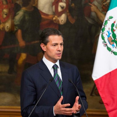 Peña Nieto regresa a México tras gira por Europa