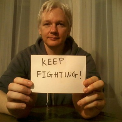  Julian Assange cumple tres años recluido por temor a represalias de EU
