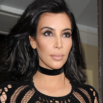  Kim Kardashian imparte clases de maquillaje por 800 dólares