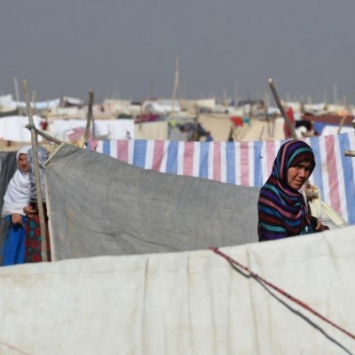  Mujeres afganas mantienen una reunión “histórica” con los talibán