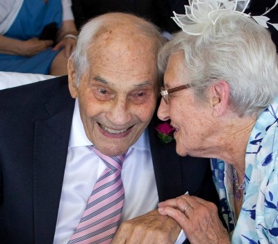  Los recién casados más ancianos del mundo: él tiene 103 años, ella 91