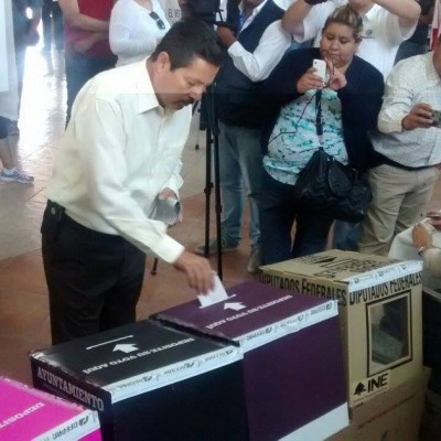  Ricardo Gallardo acudió a emitir su voto