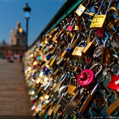  No más candados en Pont des Arts; ahora hay arte por amor