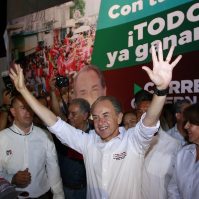  JCL se proclama triunfador de la elección a gobernador