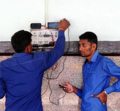  ¿Hasta dónde estás dispuesto a llegar para recargar tu celular?