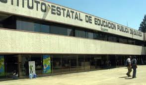  Desaparece el Instituto de Educación Pública de Oaxaca; el gobierno federal asume la educación