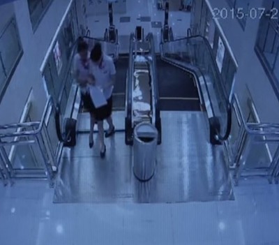  La muerte de una madre en una escalera eléctrica en China pudo evitarse