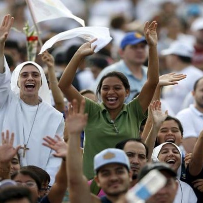  Papa bromea con “no cobrar la bendición”