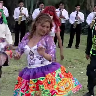  Peruana crea desconcertante versión de ‘El Taxi’