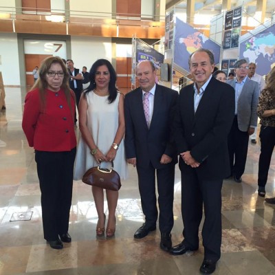  Gobernador electo y esposa de Toranzo…