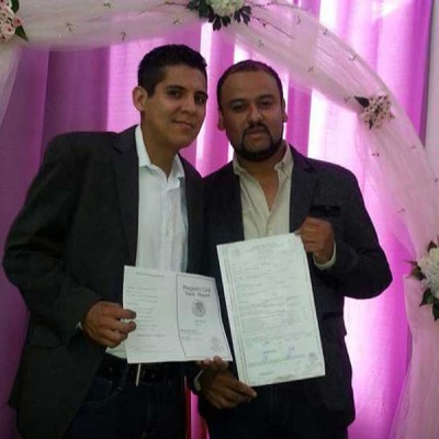  Layín apadrina y paga boda gay en Nayarit