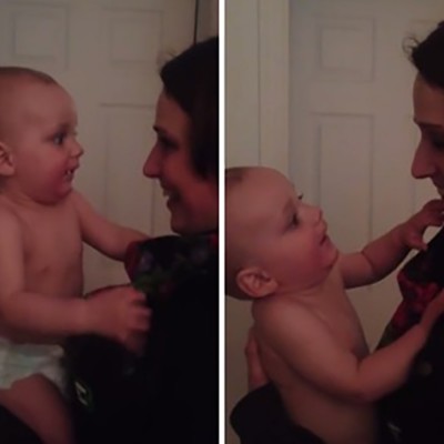  (Video) Esta es la reacción de un bebé al conocer a su tía, gemela de su madre
