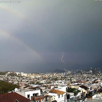  Impresionante tormenta eléctrica en Monterrey; deja a 135 mil sin luz