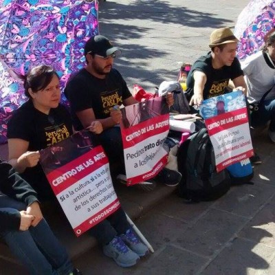  Protestan trabajadores del CASLPC frente a Palacio de Gobierno