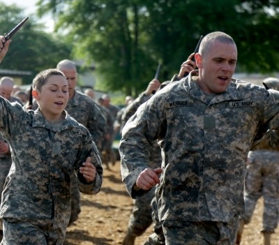  2 mujeres se gradúan de curso ‘ranger’ del ejército de EU por primera vez