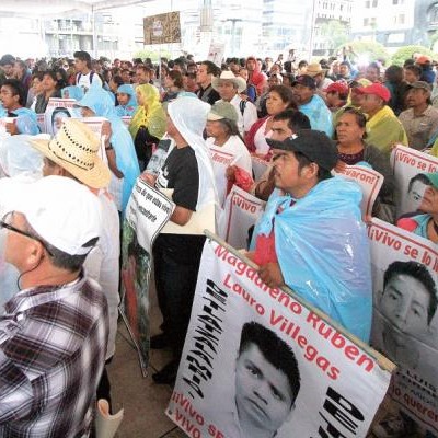  Osorio Chong se reúne con los papás de jóvenes desaparecidos