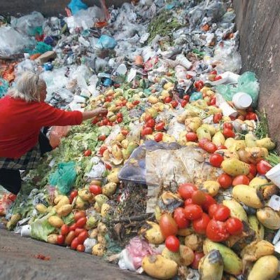  Hacen el mandado entre los desechos