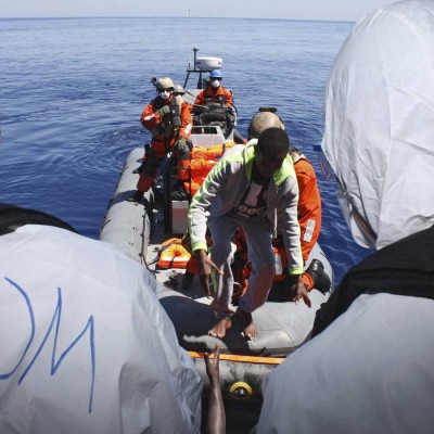  Más de 200 inmigrantes desaparecidos tras naufragio frente a costas en Libia