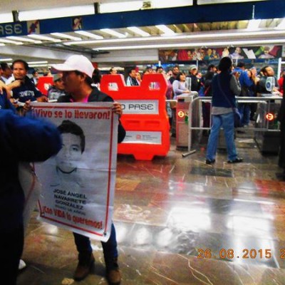  (Video) Golpean a fotoreporteros en DF que cubrían XV Acción Global por Ayotzinapa