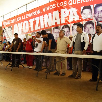  Padres de normalistas alistan Convención Nacional