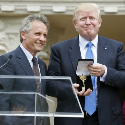  Florida busca retirar condecoración a Trump