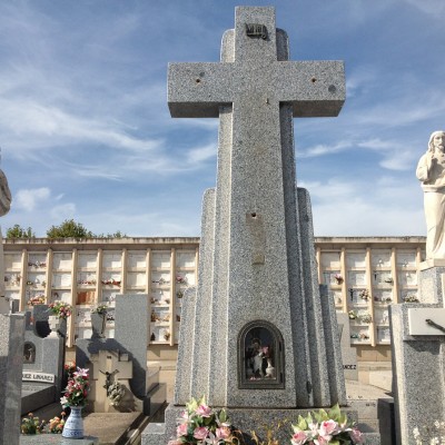  Mujer mata a su bebé en capilla de cementerio