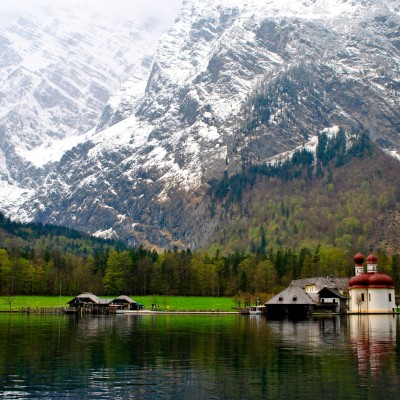  Menor encuentra oro mientras nadaba en lago de Alemania