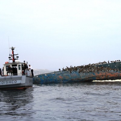  Tragedia migrante crece; 13 muertos tras choque de embarcaciones
