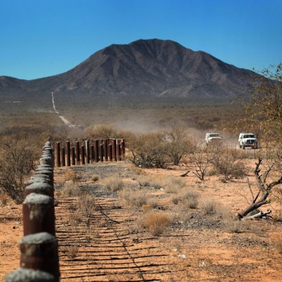  Mexicana viajaba escondida debajo de asiento trasero; pretendía llegar a EU