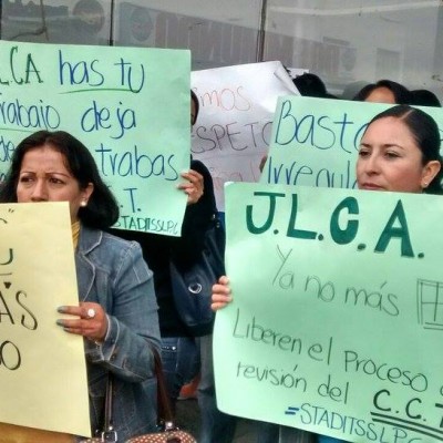  Se manifiestan trabajadores del Tec Superior