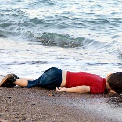  Niños refugiados mueren ahogados en travesía a UE