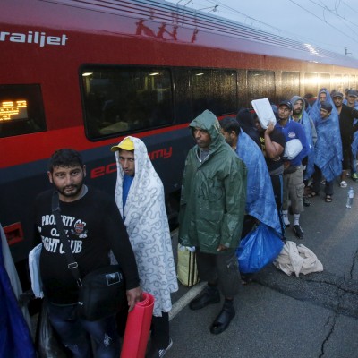 Primer tren especial con refugiados arriba a Alemania