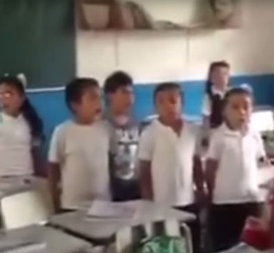  (Video) Cantan niños de primaria: “El gobierno corrupto nos quiere desaparecer”