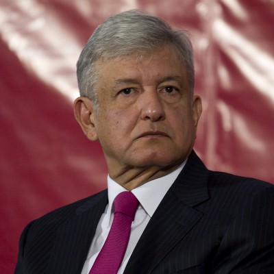  AMLO exhibe video arreando una carreta