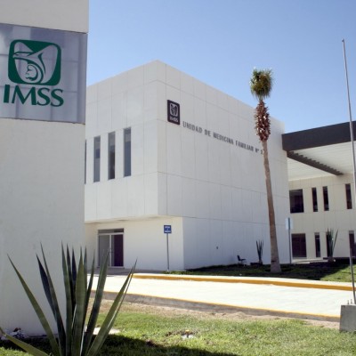  (Video) Empleado del IMSS agrede a paciente con golpes