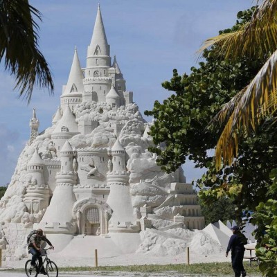  Miami construye el castillo de arena más grande del mundo