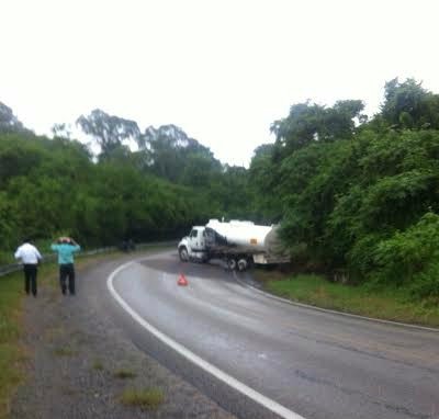  Buscarán emitir sanción a dueño de pipa que derramó combustible